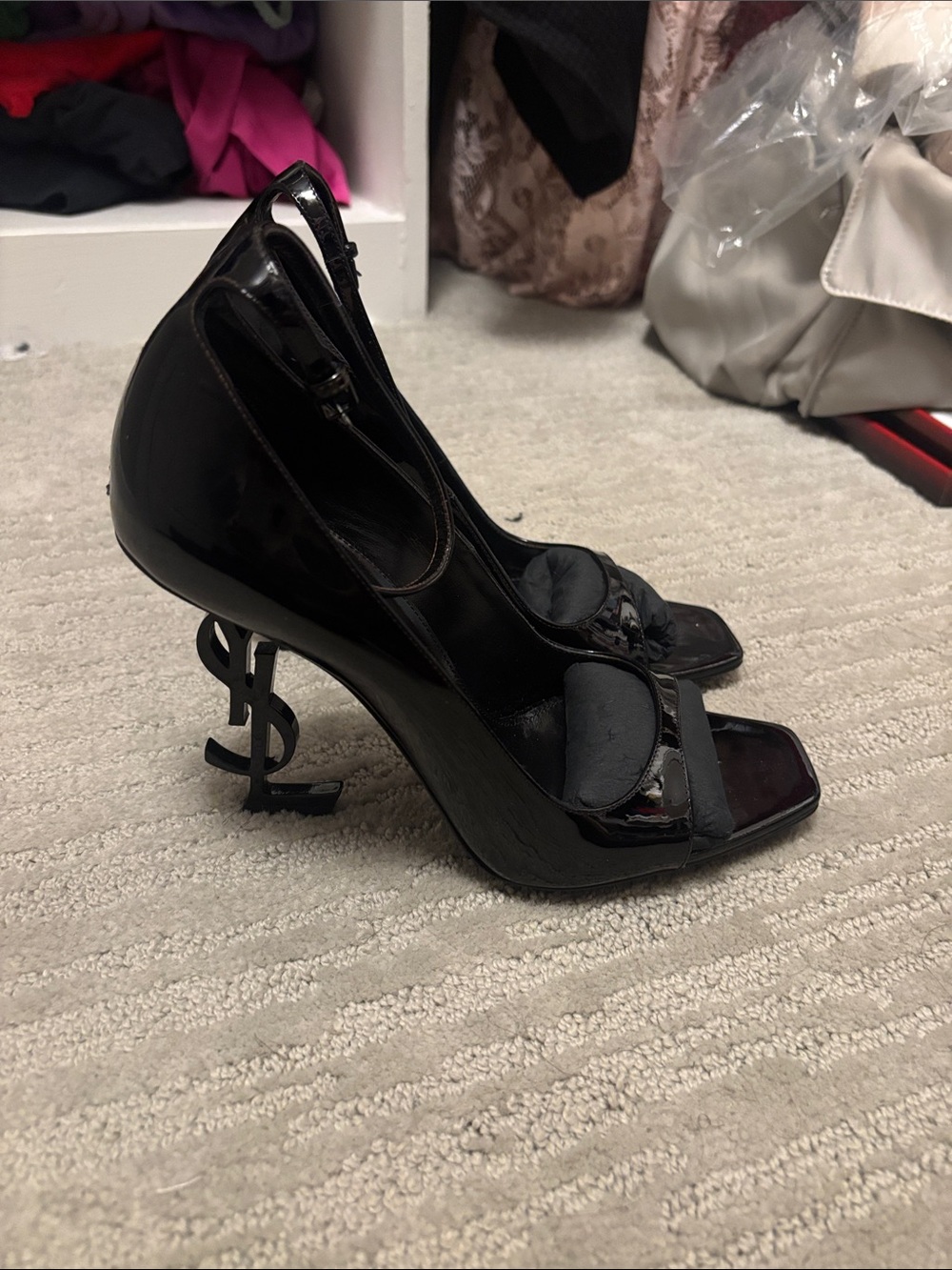 Saint Laurent Vernice Grupy/Nero Lucido Heel. Size 38 1/2.